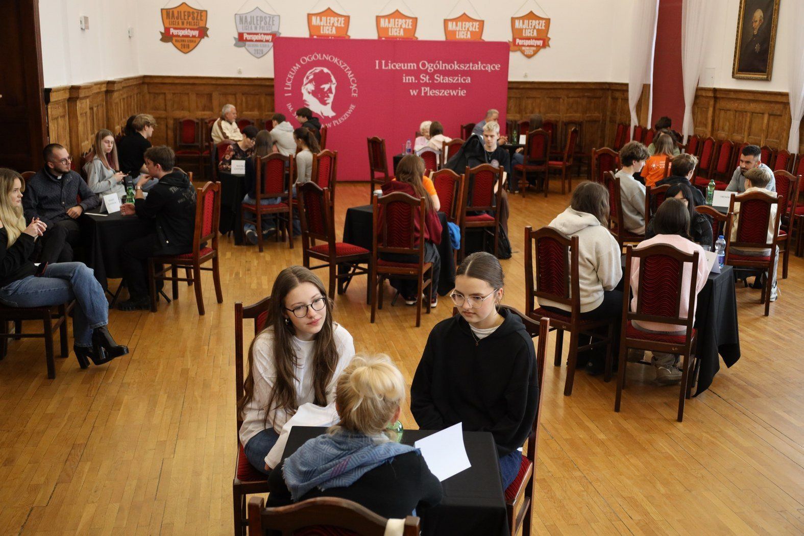 W I LO w Pleszewie do wypożyczenia było kilkanaście książek, same ciekawe tytuły. Wszystkie z nich były wypożyczone: osoba w kryzysie bezdomności, amazonka, Ukrainka, siostra Albertynka czy aktywna seniorka. A wśród wypożyczających uczniowie pleszewskiego liceum