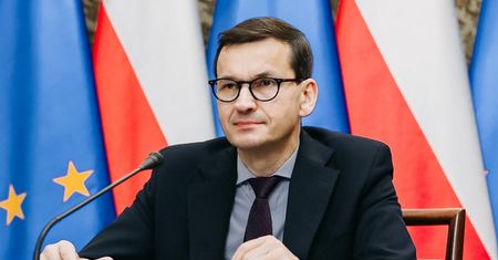 Premier pokazał zdjęcie z młodości. Internauta: "Myślałem ze to Artur Szpilka"