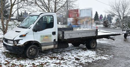 Po imprezie "pożyczył" busa i zniszczył bramę. Wrócił pijany i został aresztowany