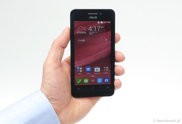 Asus ZenFone 4 w ręce