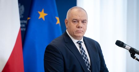 Sasin o "rozmontowywaniu Polski". Ministerstwo go upomniało