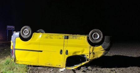 Stracił panowanie nad busem. Młody kierowca nie żyje