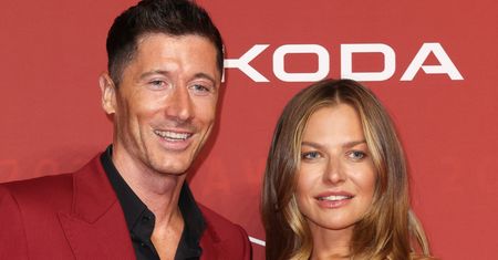 Anna Lewandowska POWRÓCIŁA na ściankę, pozując u boku Roberta w czarnej mini. "Piękny prezent na urodziny" (FOTO)