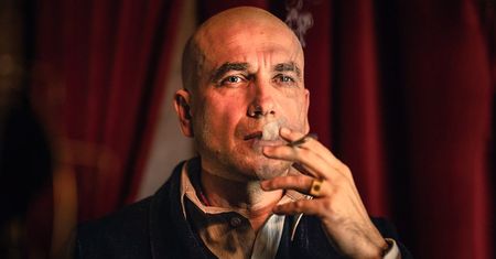 Mroczna, brutalna opowieść. Rewelacyjna rola Marcina Dorocińskiego