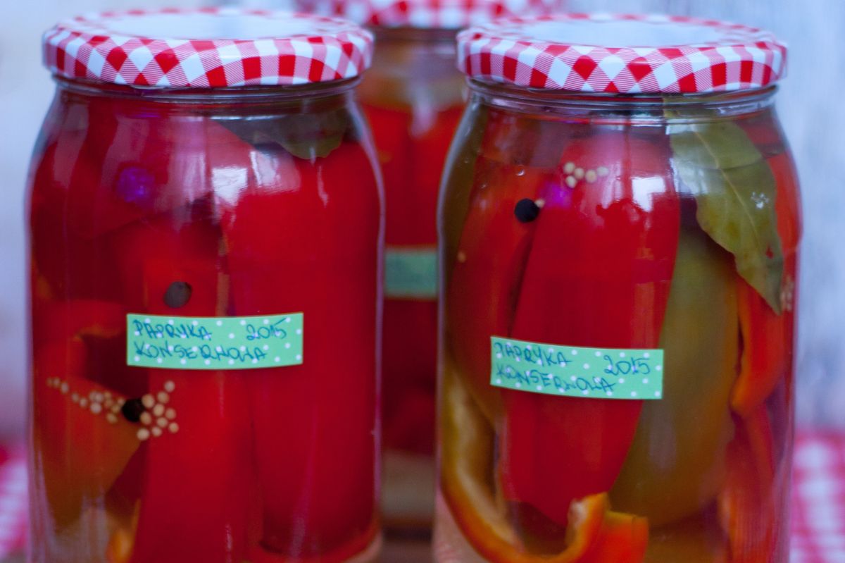 Pickled bell peppers: A crunchy, tangy taste of summer in a jar