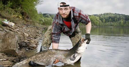 Wędkarze łapią je w Polsce dla zdjęcia. Biolog: "Igrzyska śmierci"