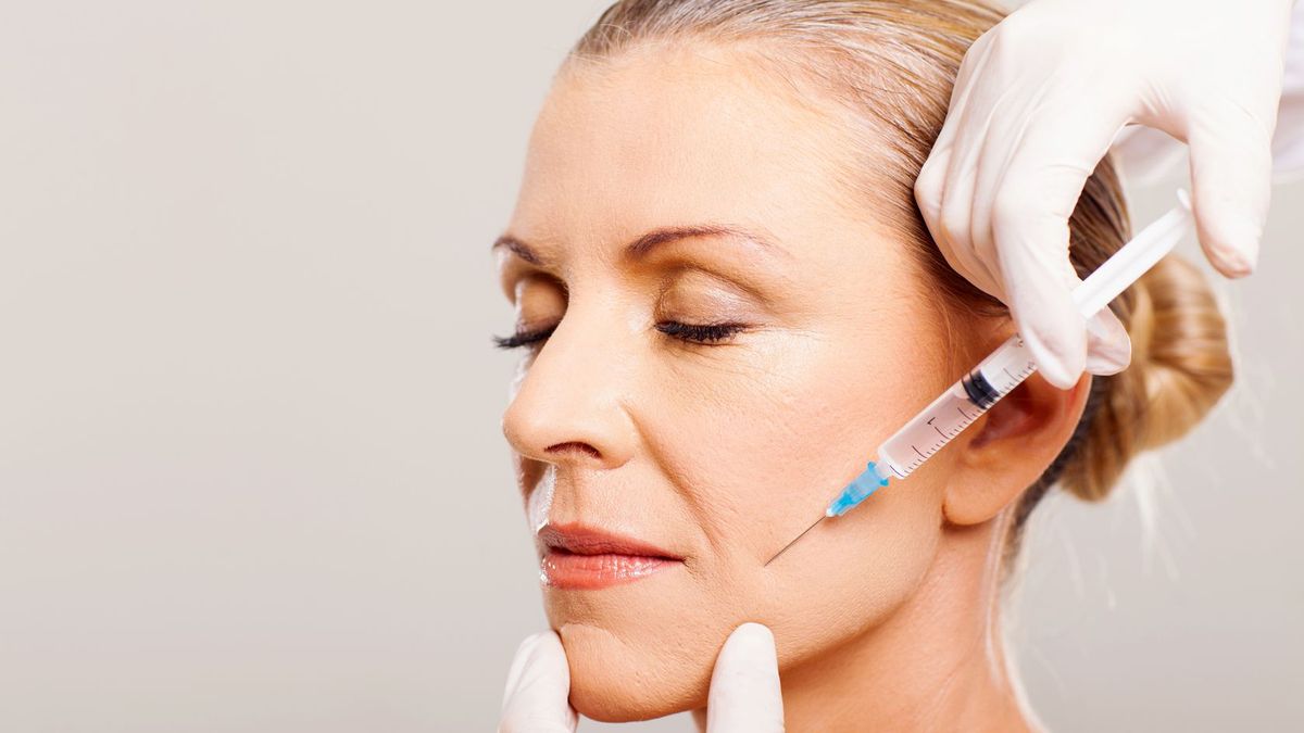 Dołeczki w policzkach prosto od chirurga. Czy moda dotrze do Polski?