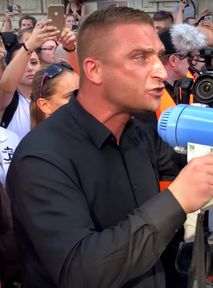 Straż Narodowa robi "konkurencję Owsikom" i... promuje artystkę pro-choice