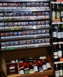 Polacy o pomyśle podwyżki akcyzy na alkohol i papierosy. Najnowszy sondaż