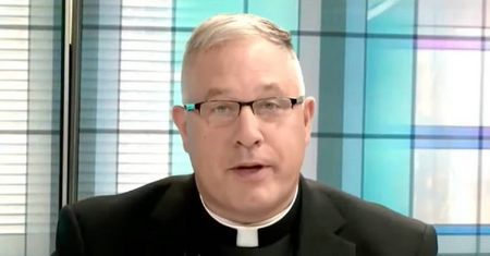 Duchowny korzystał z aplikacji randkowej dla gejów. "Bywał w gejowskich barach"
