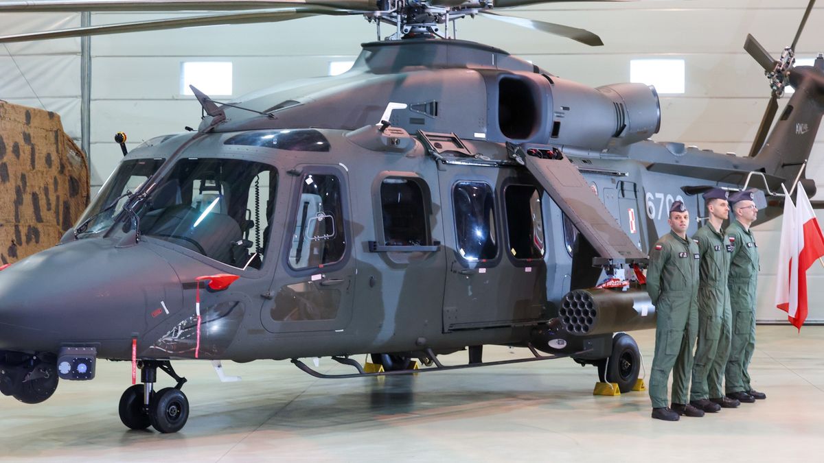 PIERWSZY ŚMIGŁOWIEC AW 149 Z POLSKIEJ LINII
