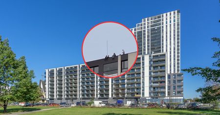 Siedzieli na dachu wieżowca. Szokujące nagranie z Warszawy