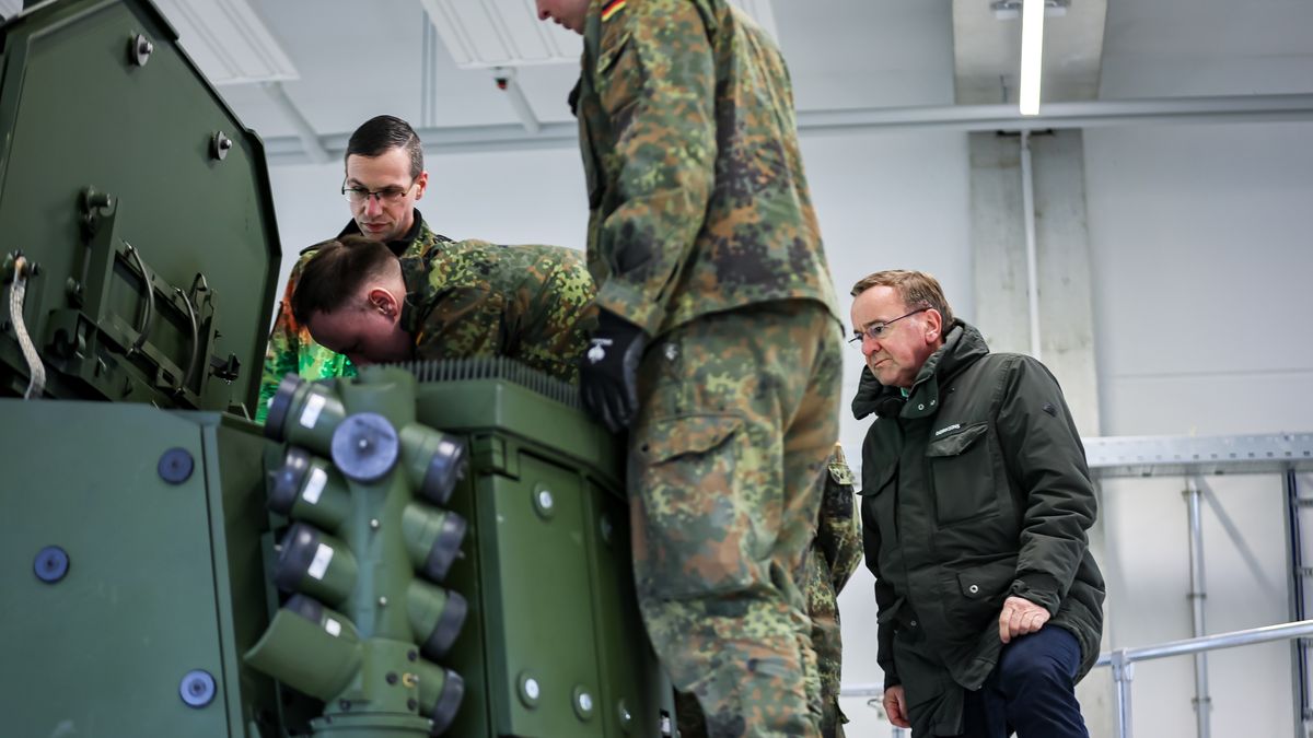 OBERVIECHTACH, GERMANY - FEBRUARY 28: German Defence Minister Boris Pistorius inspects a training simulator for the Puma infantry fighting vehicle durning a visit at the Bundeswehr Panzergrenadierbataillon 122 armoured infantry battalion during a live-fire exercise prior to the unit's deployment to Poland and then Lithuania on February 28, 2024 in Weiden, Germany. A total of three battalions are preparing today to ship east to take part in the ongoing NATO Steadfast Defender military exercises. Afterwards they will continue to Lithuania, where Germany is expanding its presence in leading a NATO multinational contingent. (Photo by Leonhard Simon/Getty Images)