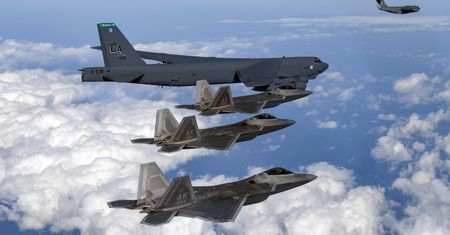 Zachód zaangażuje się w wojnę w Ukrainie? "Nie wystarczy eskadra używanych F-16" [RELACJA NA ŻYWO]