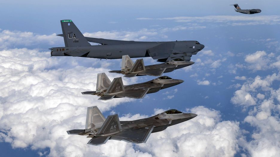 Zachód zaangażuje się w wojnę w Ukrainie? "Nie wystarczy eskadra używanych F-16" 