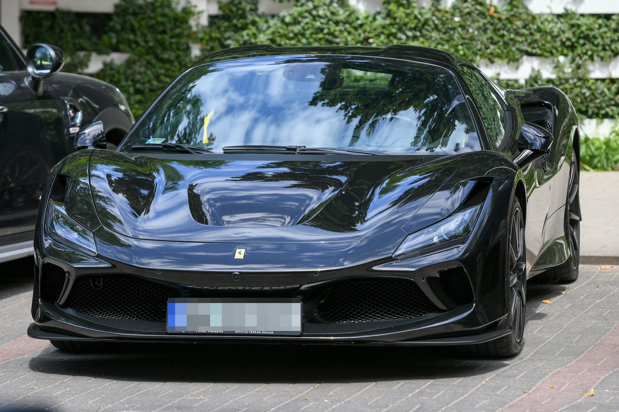 Patryk Vega wozi się ferrari za ponad dwa miliony złotych