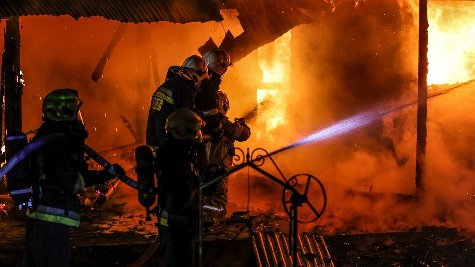 Zgłoszenie o pożarze Komenda Powiatowa Państwowej Straży Pożarnej w Nowym Targu odebrała o godz. 21.43.