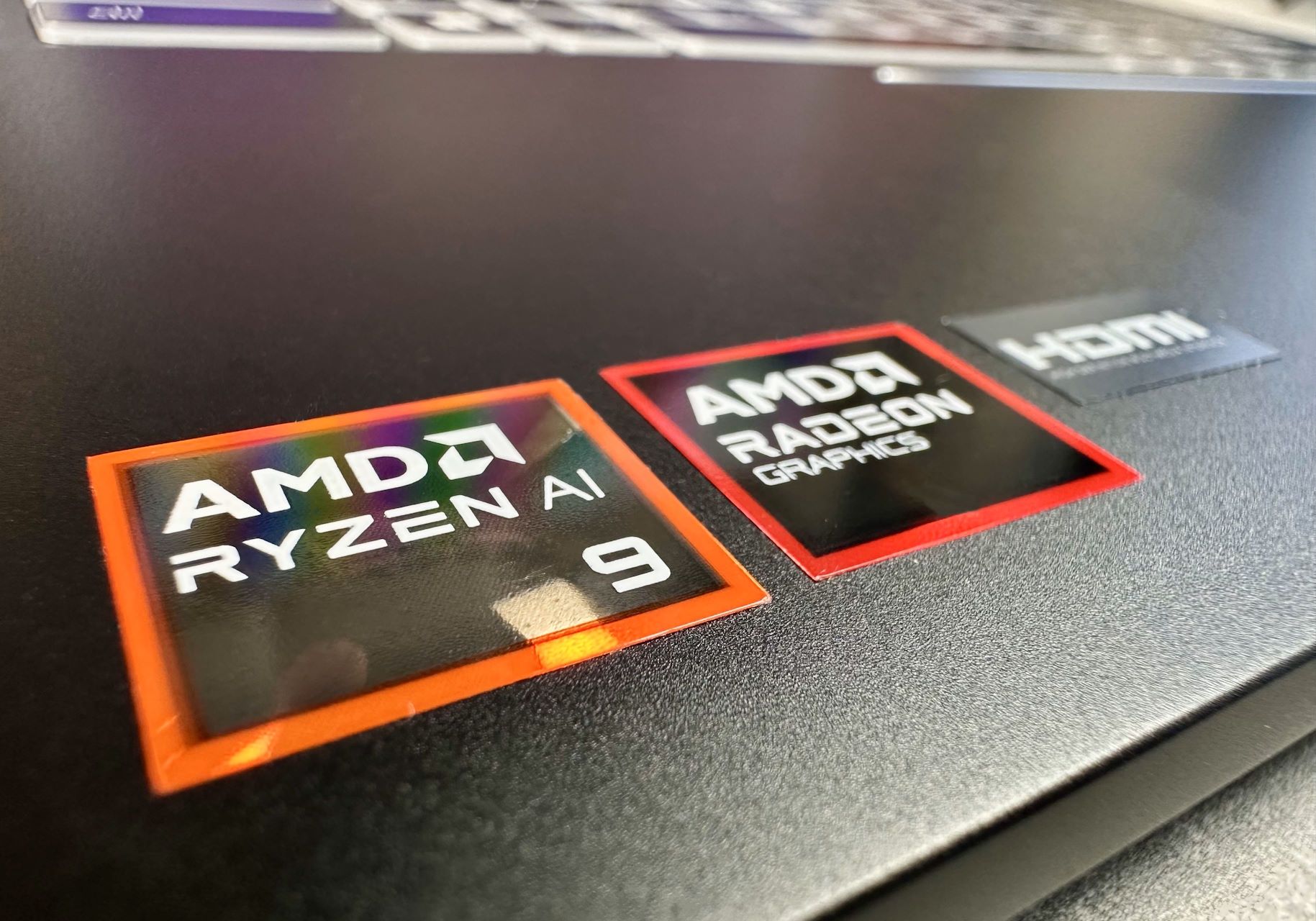 MSI Summit A16 AI+ - duet AMD