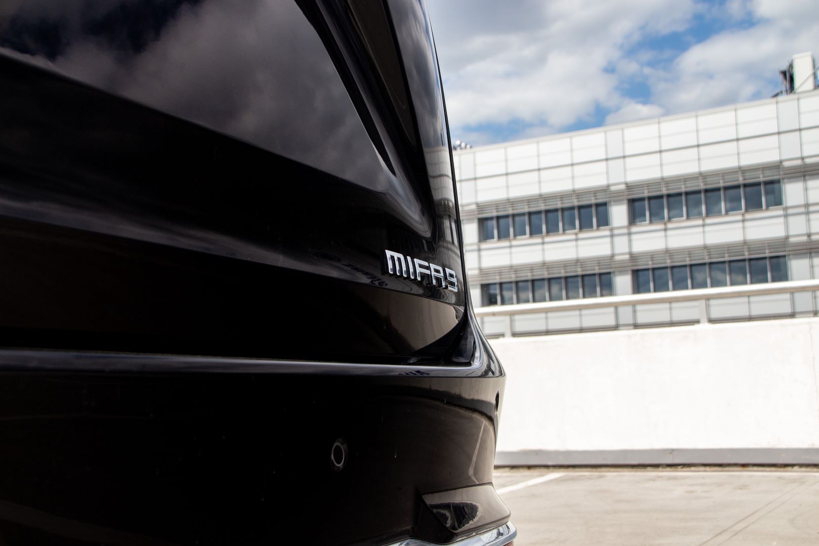 Maxus Mifa 9