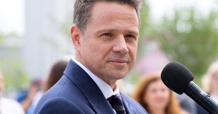 Detronizacja Rafała Trzaskowskiego. Nowy lider w sondażu zaufania