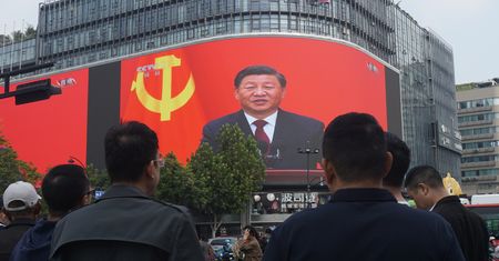 Chiny tracą pozycję lidera na rzecz Indii. "Xi ma plan, ale to jak łączenie ognia z wodą"