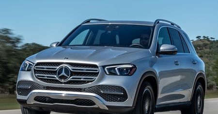 Amerykanin stracił kciuk w drzwiach mercedesa. Teraz walczy w sądzie
