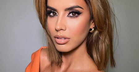 Biją na głowę obcisłe rurki. Jeansy w stylu Sosny "wydłużają" nogi
