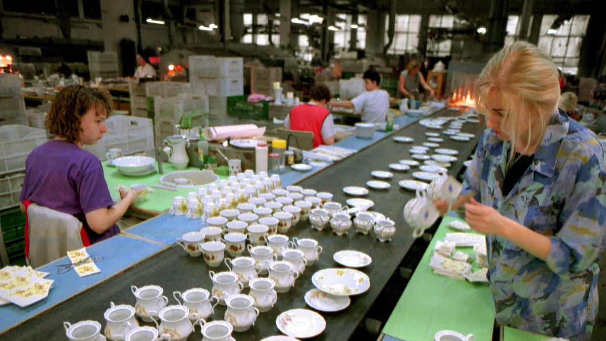 Fabryka porcelany w Wałbrzychu. Zdjęcie z 1995 r.