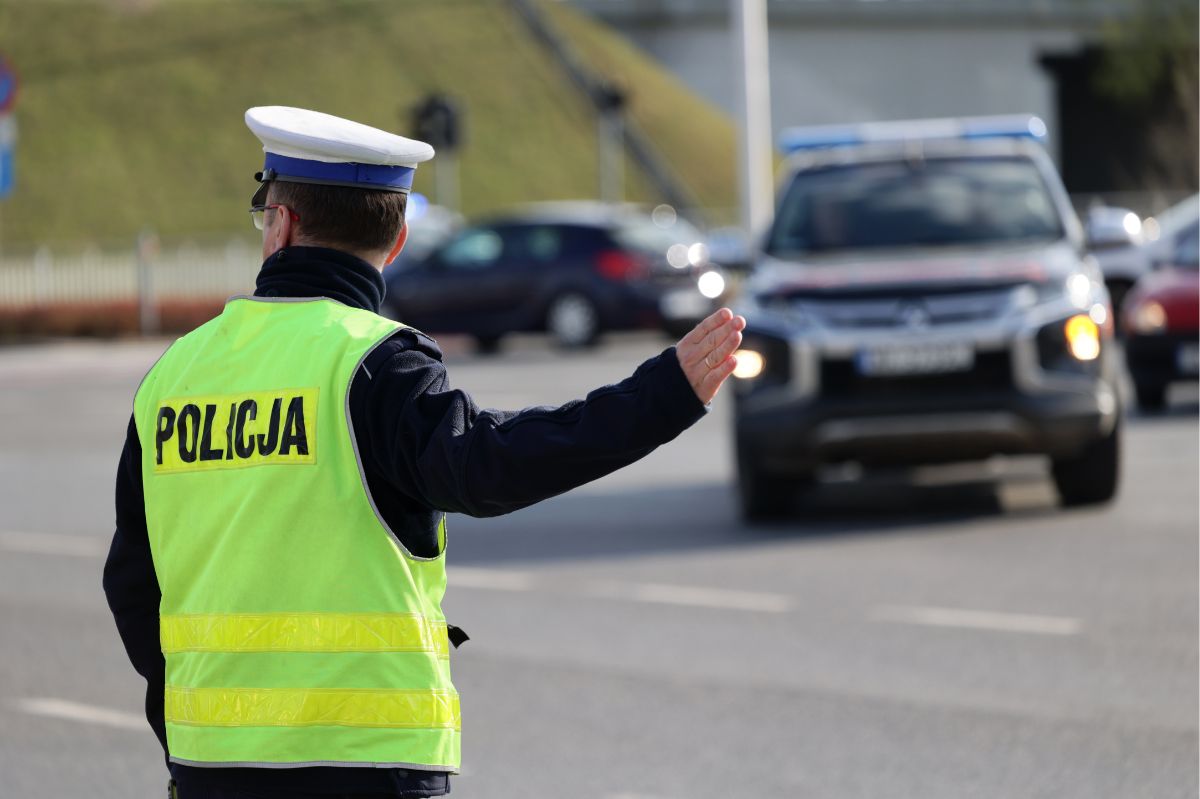 Obława za motocyklistą. Potrącił policjanta i uciekł