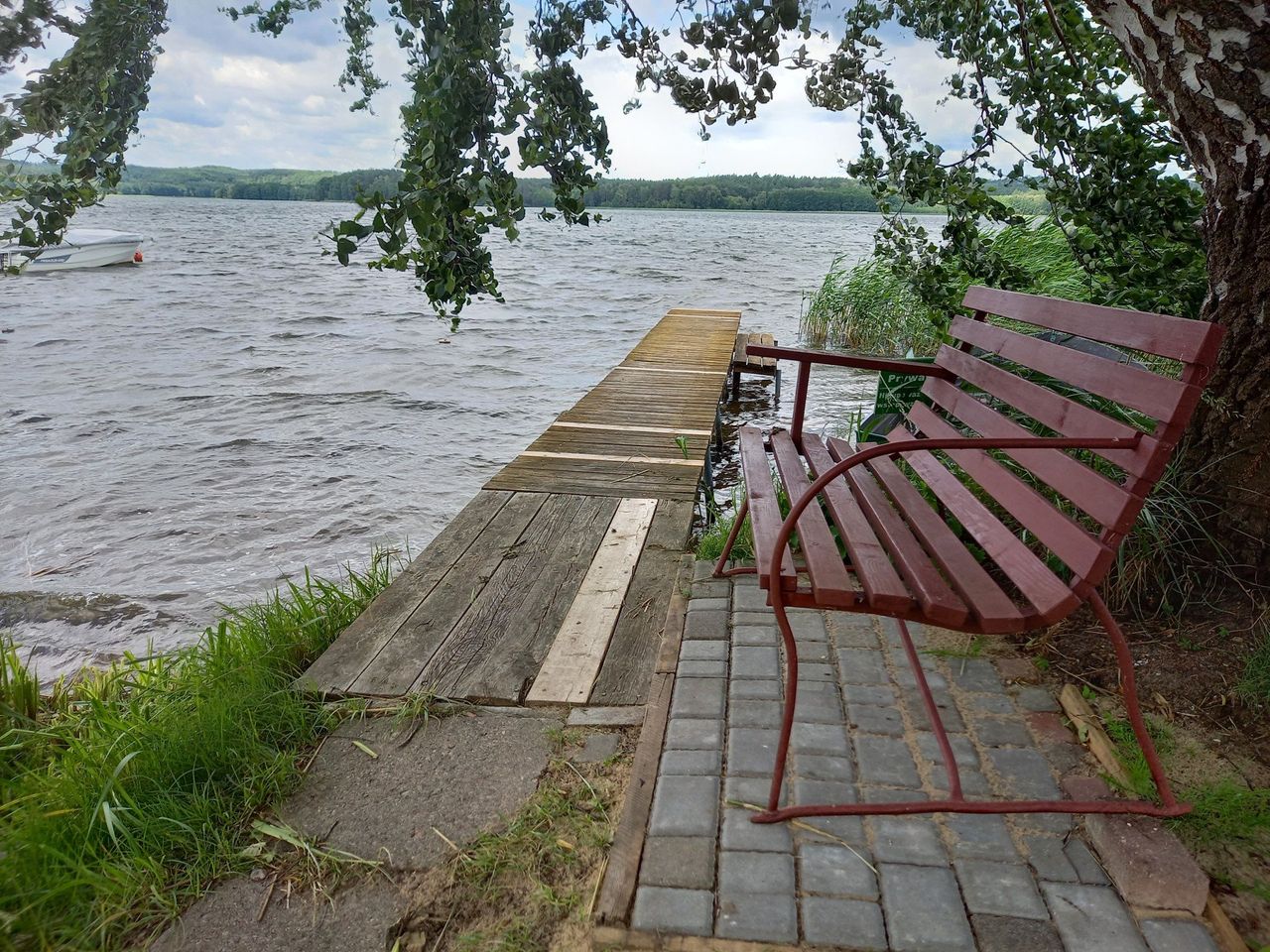 Wody Polskie walczą z pomostami i płotami nad brzegami jezior Charzykowskiego, Karsińskiego i Długiego
