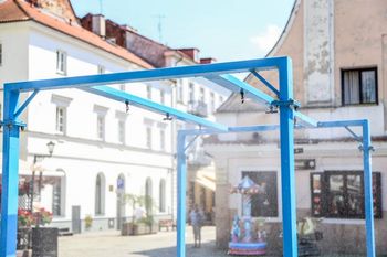 Upały w Płocku. Miasto uruchamia kurtyny wodne i zaprasza do ratusza, by schronić się przed wysoką temperaturą!