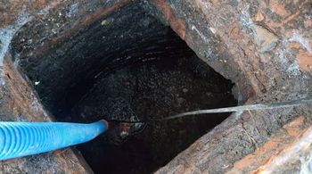 Warszawa: Poszli za zapachem i odkryli nielegalny zrzut ścieków