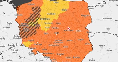 Pomarańczowy kolor dominuje na mapie Polski. Co to oznacza?
