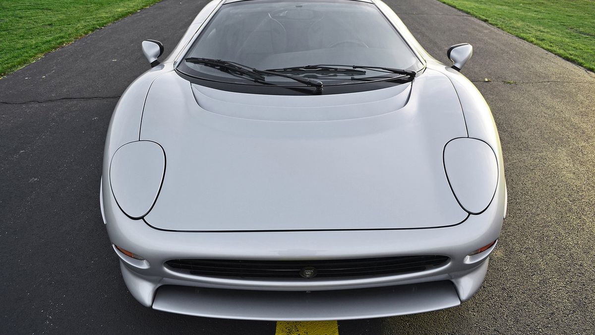 Jaguar XJ220