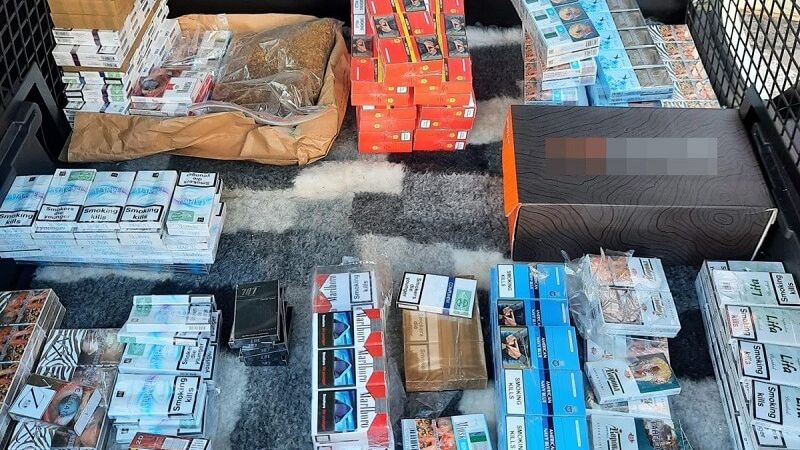 Zabezpieczone papierosy na targowisku w centrum Lublina