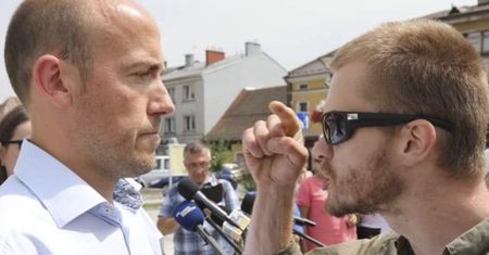Mężczyzna zaatakował Borysa Budkę. "Rozp*****limy was wszystkich"