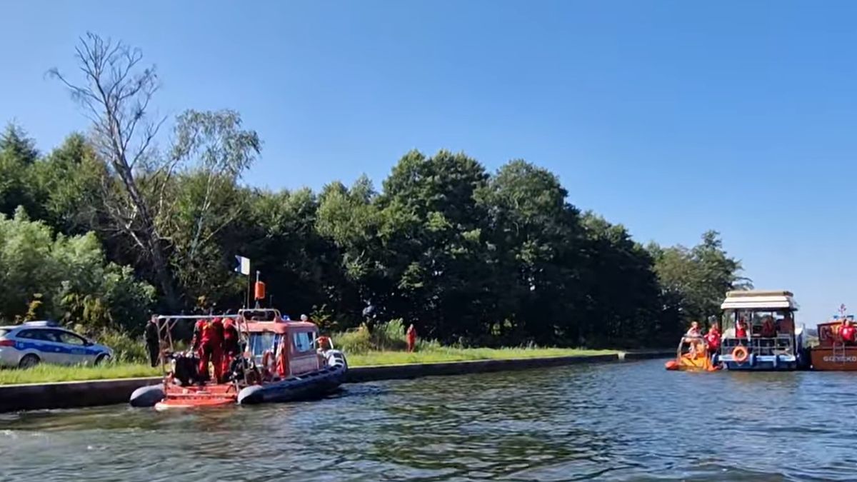 Samochód wyciągnięty z wody. W środku było ciało