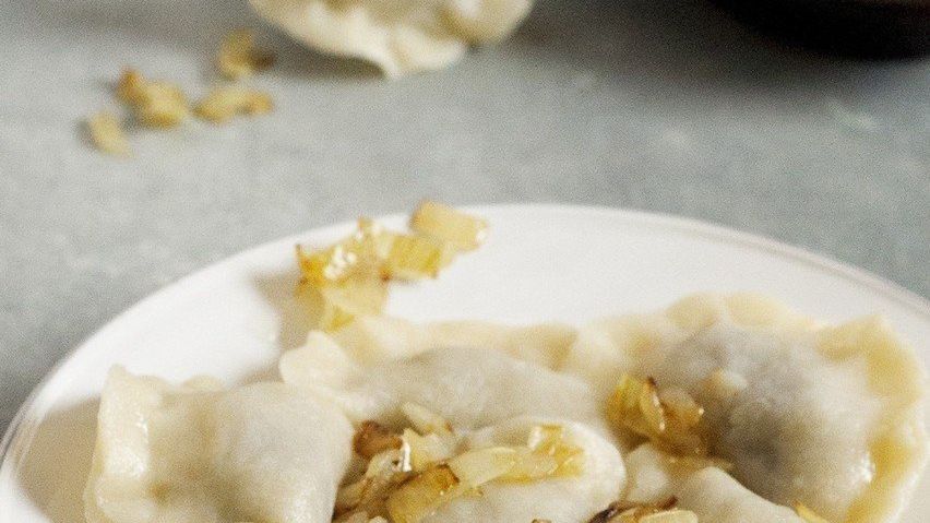 Tradycyjne pierogi z kapustą kiszoną i grzybami Koła Gospodyń Wiejskich z Woli Zabierzowskiej.
