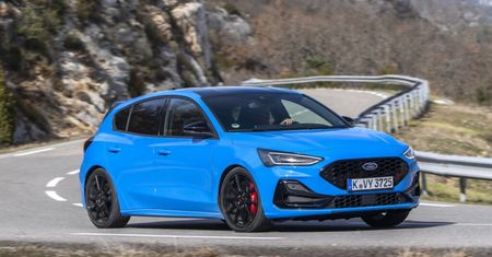 Ford Focus ST Edition ma manualną skrzynię i regulowane zawieszenie. Spodoba się purystom