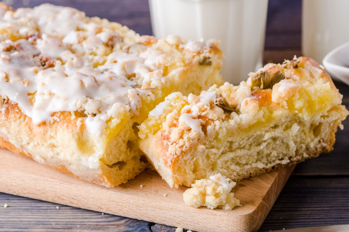 Reviving yeast cake: The secret ingredient for lasting softness