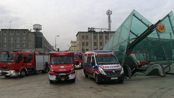 Negocjator w metrze. Mężczyzna wszedł na dach i groził, że skoczy