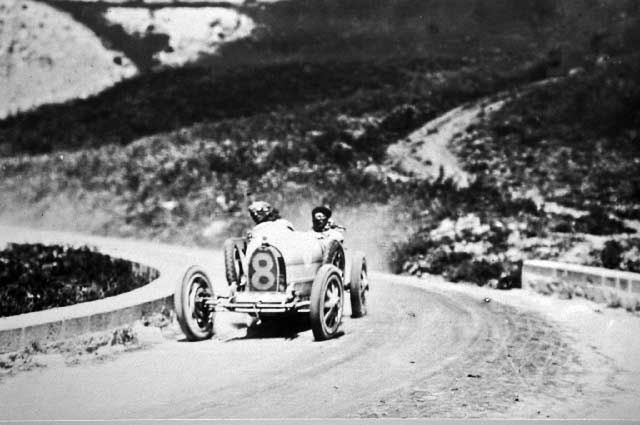 Samochód teamu Bugatti podczas Targa Florio 1925