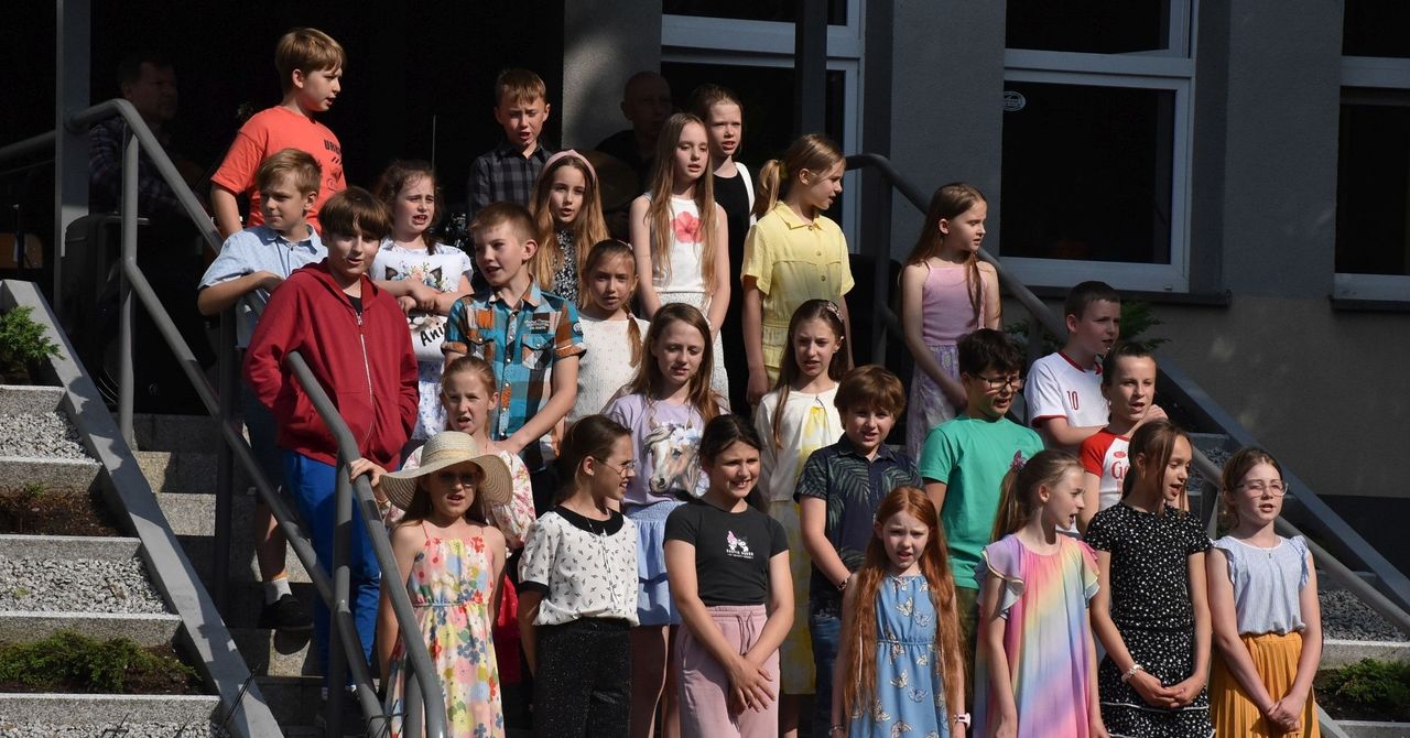Szkoła muzyczna w Malborku znów wyszła do ludzi. Uczniowie i nauczyciele dali koncert przed budynkiem
