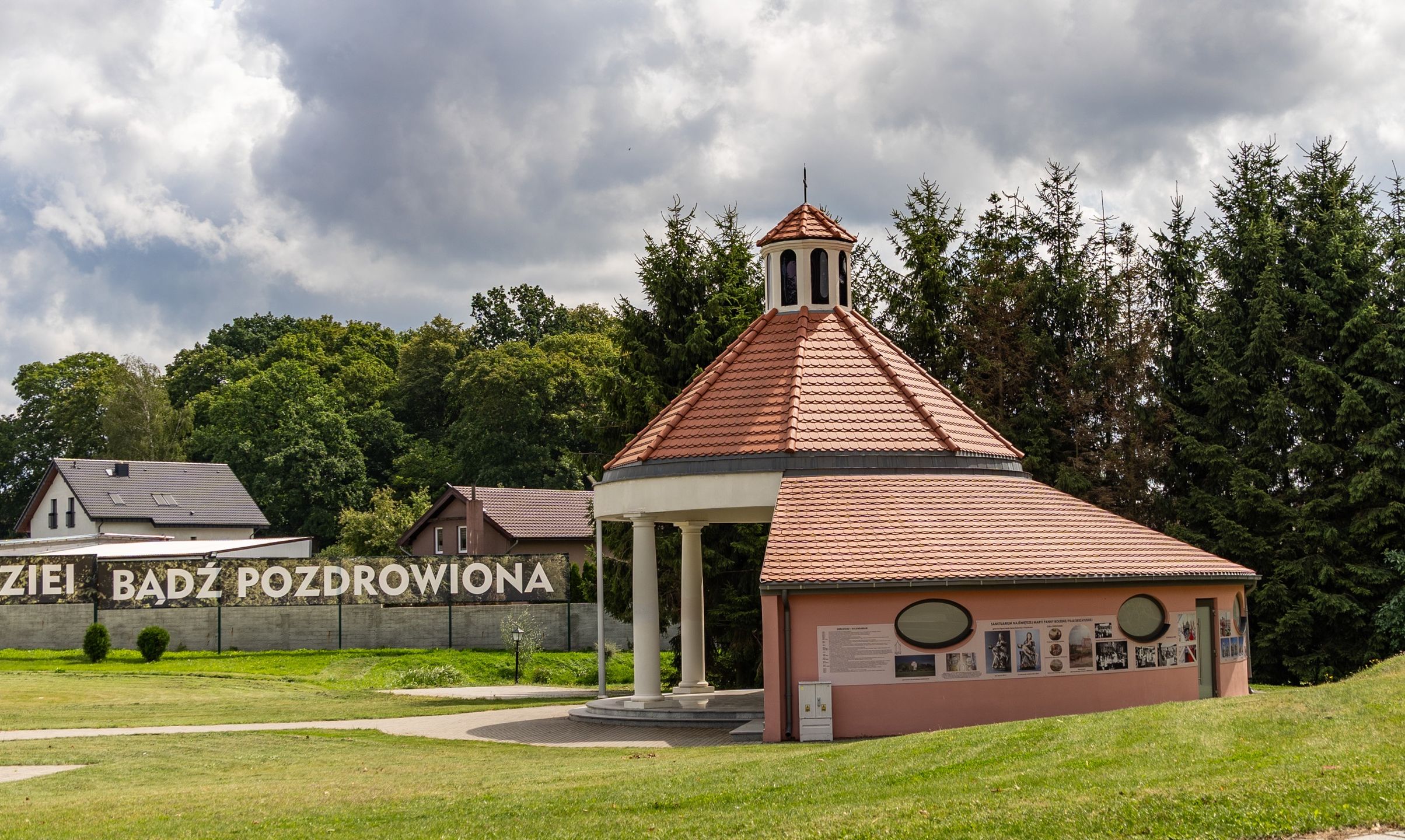 Ołtarz polowy w Skrzatuszu