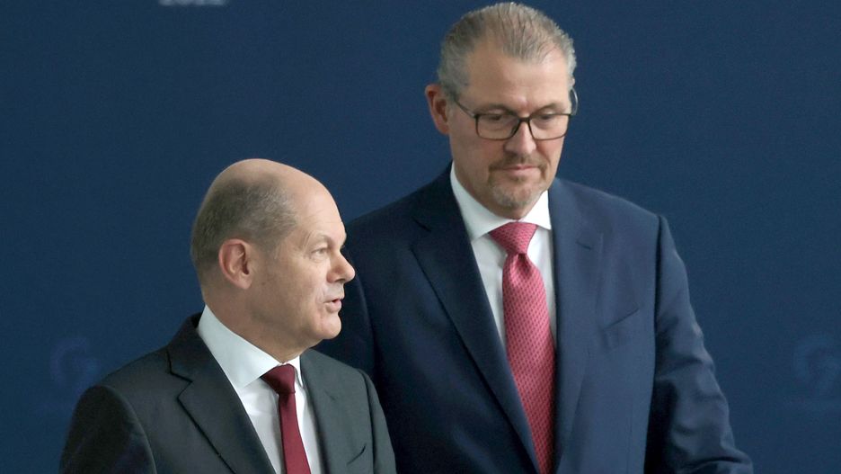 Na zdjęciu kanclerz Niemiec Olaf Scholz i Rainer Dulger, który jest przewodniczącym Federalnego Zrzeszenia Pracodawców BDA