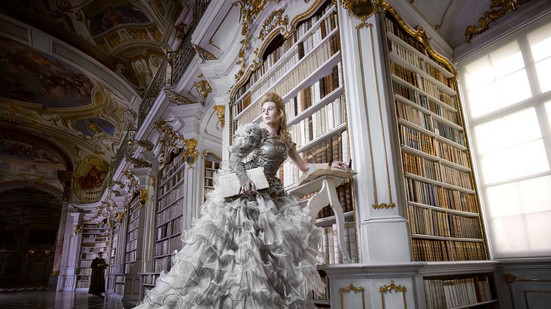 Sesja zdjęciowa w bajkowej bibliotece, jak z filmu Disneya 1