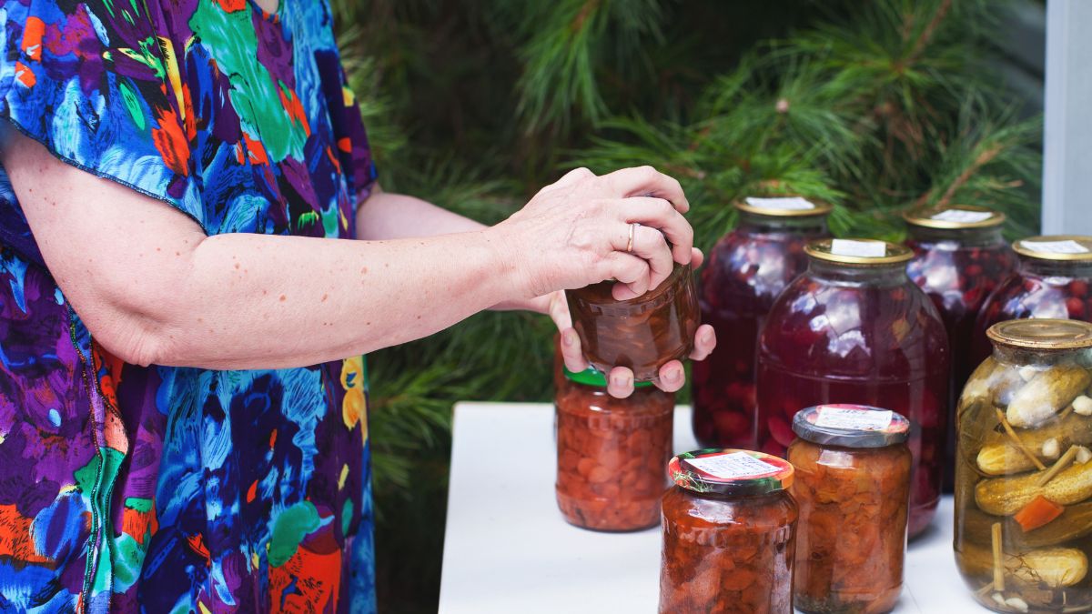 Przy wekowaniu słoików babcia zawsze ma śrubokręt. Uratował już 