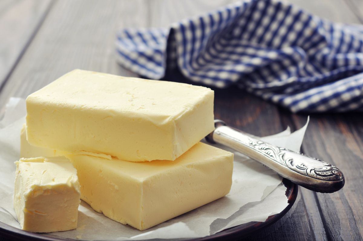Ceny masła oscylują w okolicach siedmiu złotych, jednak w jednym ze sklepów w Poddąbiu trzeba zapłacić dwa razy więcej