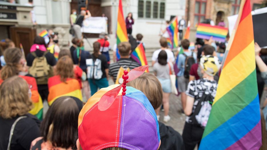 Socjolog UW Michał Łuczewski skrytykował przedstawicieli kultury, którzy podpisali się pod listem do szefowej Komisji Europejskiej Ursuli von der Leyen ws. społeczności LGBT w Polsce.