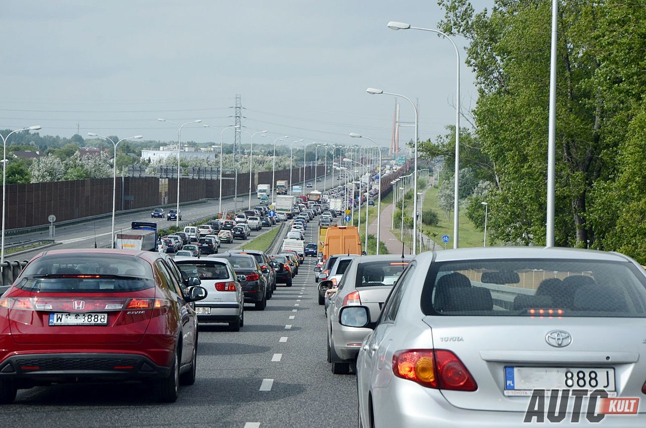 Koszty transportu coraz większą przeszkodą. Polacy podczas wakacji szukają oszczędności